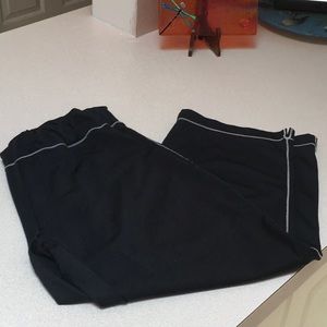 NIKE Black Athletic Cropped Pants Ladies L 12 14